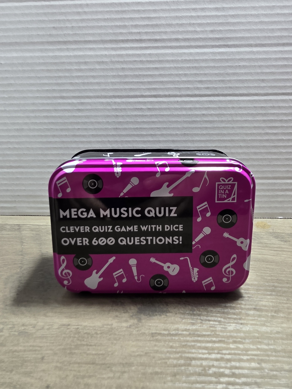 Mega Music Quiz in a Tin Game with Dice 600+ Questions New RARE